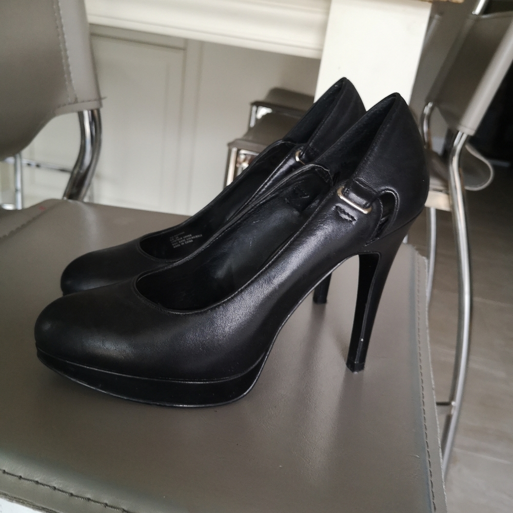 BCBGeneration black leather pumps